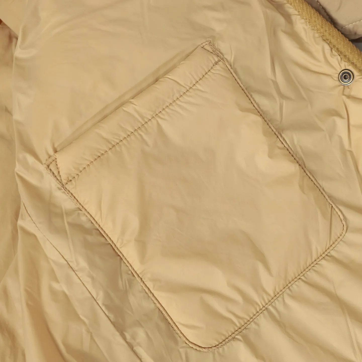 🅿️580 [High quality for women] RL Ralph Lauren's new diamond-shaped cotton jacket. The face is filled with imitation feather cotton. Three-in-one diamond-shaped quilted embroidery. Soft and comfortable. Warm and comfortable. The corduroy strips run through the whole body. No knots and no overlap. Artificial curling. Fine workmanship. No bloat. The upper body is light and not bloated. Soft and comfortable. Highly recommended. Size: S M L